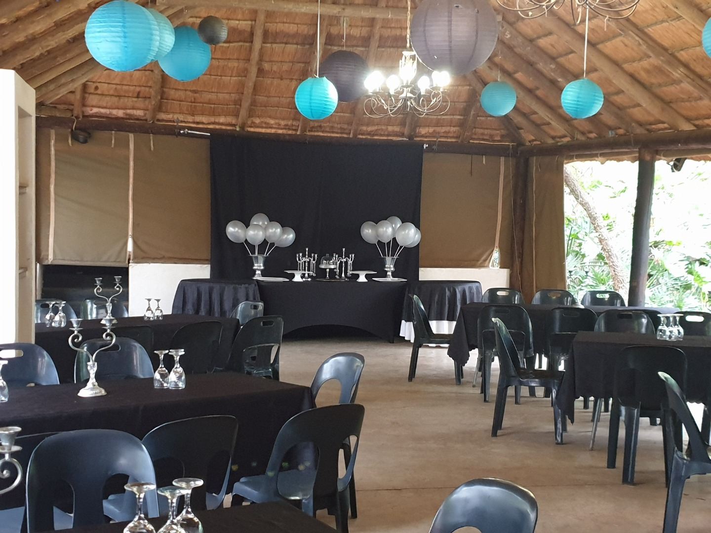 Elegant teal and white lantern d&eacute;cor for an adult celebration