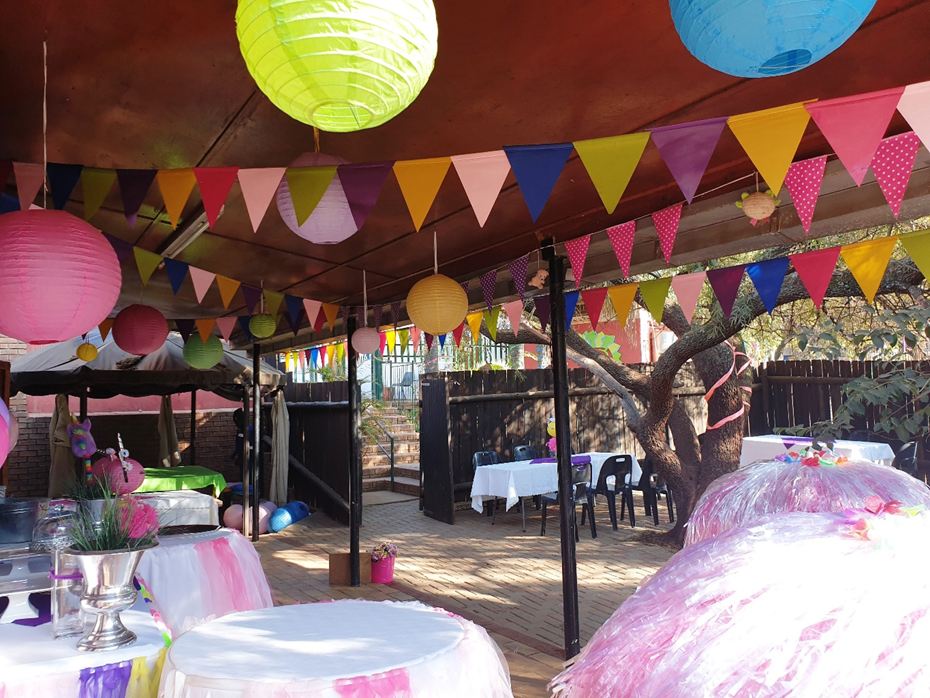Plaasstoep venue with paper lanterns strung under the covered stoep